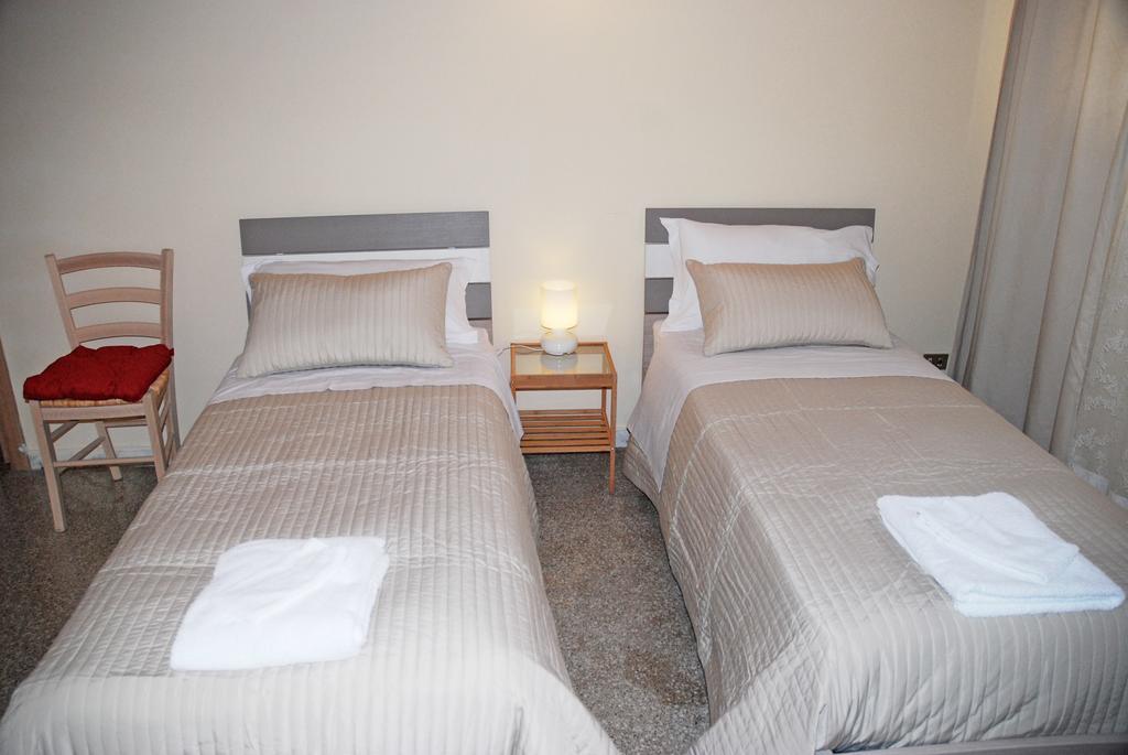 Brezzolina Apartment With Parking Bitonto Exteriör bild